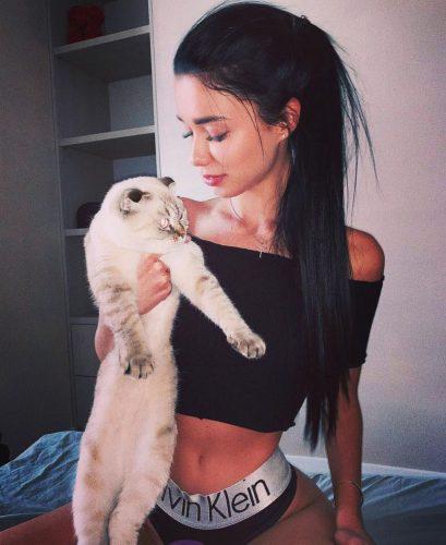 İzmir Kiraz Escort ile ilgili görsel